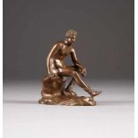 UNBEKANNTER BILDPLASTIKERTätig 1. Hälfte 20. Jh.Kleine Figur des sitzenden Hermes (nach antikem