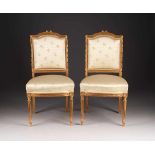 PAAR LOUIS XVI.- FAUTEUILS Frankreich, 2. Hälfte 19. Jh. Holz, geschnitzt, vergoldet. H. 93 cm, B.