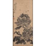 TUSCHEMALEREI: PFINGSTROSEN AUS LUOYANG China, um 1900 Tusche auf Xuan-Papier. 52,5 cm x 23,2 cm, R.