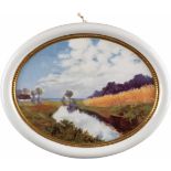 WANDPLATTE MIT FLUSSLANDSCHAFT Deutsch, vor 1920 Porzellan, polychromer Druckdekor, Goldstaffage. L.