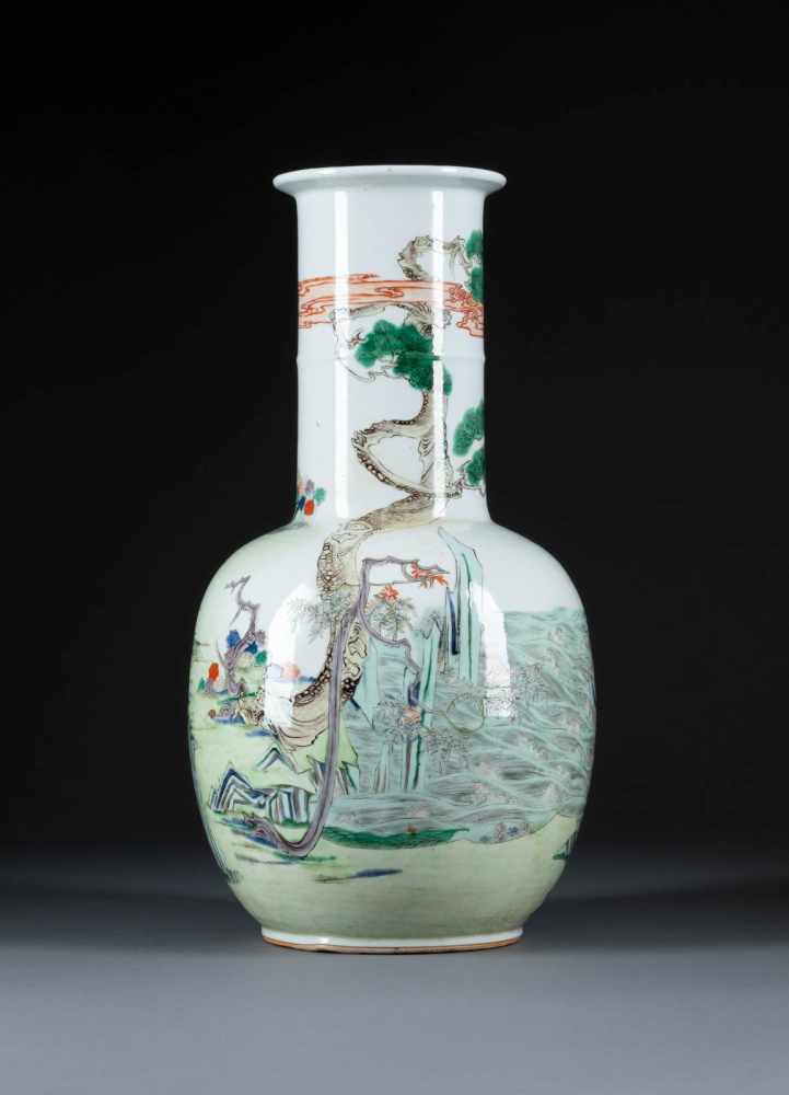 FAMILLE VERTE-VASE MIT FIGÜRLICHER SZENERIE China, 18./19. Jh. Porzellan, polychrome - Image 2 of 3