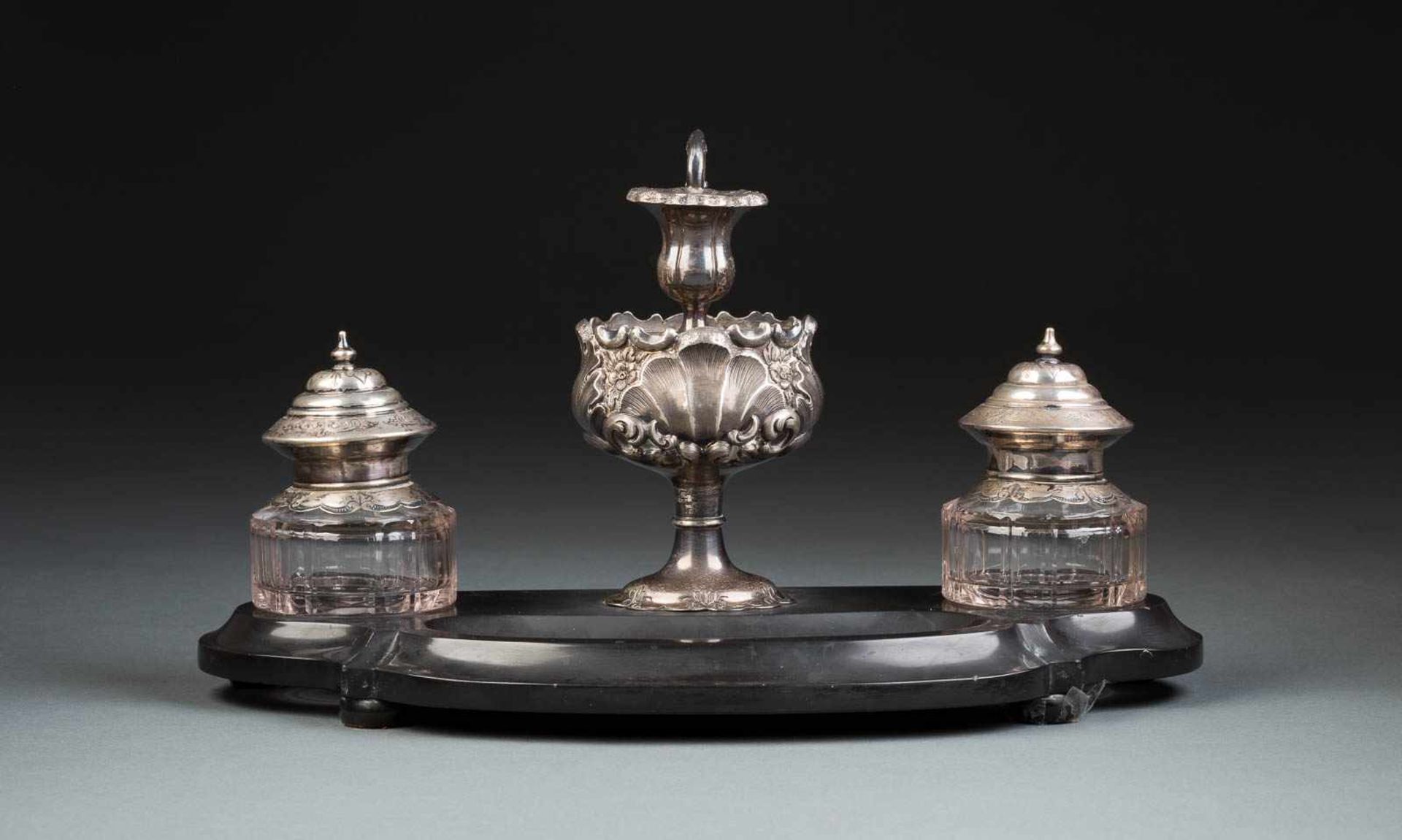 SCHREIBSET Niederlande, Roosendaal, Meister 'DH', 1868 Silber, Glas, Marmor. L. 32 cm. Punziert