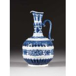 KANNE China, 18./19. Jh. Porzellan, unterglasurblaue Malerei. H. 21,5 cm. Im Boden Sechs-Zeichen-