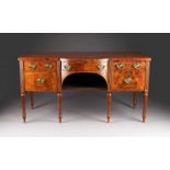 REGENCY-SIDEBOARD England, um 1815 Mahagoni, furniert, Messing-Beschläge. H. 87 cm, B. 168 cm, T. 79