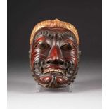 MASKE MIT GESICHTSAUSDRUCK Japan, 19. Jh. Holz, Durchbrucharbeit, part. farbig gefasst,