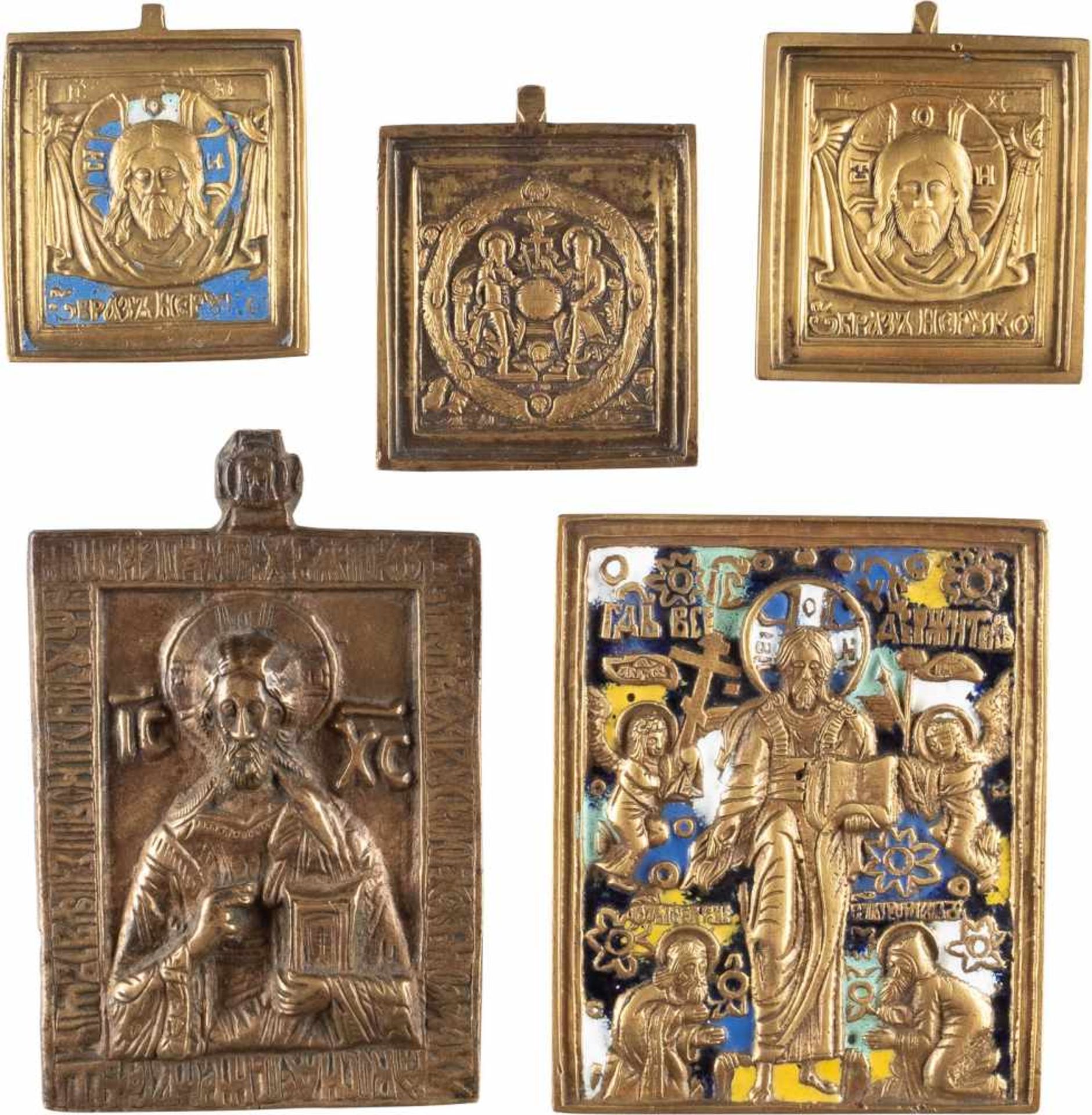DATIERTE IKONE MIT CHRISTUS PANTOKRATOR SOWIE VIER BRONZE-IKONEN Russland, eine Ikone datiert