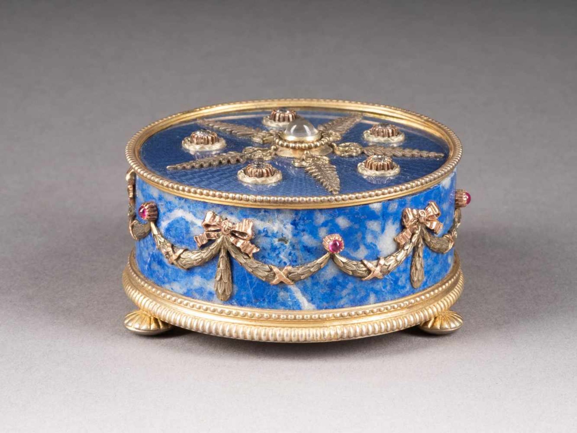 GUILLOCHÉ-EMAIL-TISCHKLINGEL In der Art von Fabergé, 2. Hälfte 20. Jh. Silber, vergoldet,