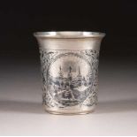 NIELLO-BECHER MIT STADTANSICHTEN Russland, Moskau, 1844 Silber, teils graviert, Niello. H. 8,7 cm,