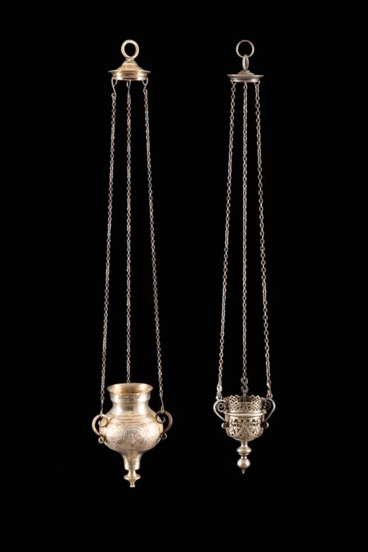 ZWEI IKONEN-LAMPEN Russland, Moskau, Ende 19. Jh./1896-1908 Silber, teils graviert, teils
