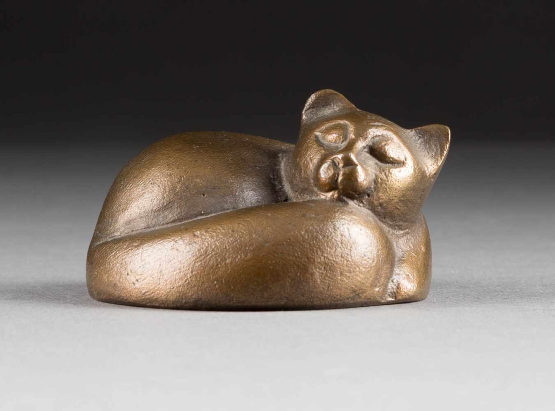 MONOGRAMMIST 'MF'Active in the 2nd half of the 20th century RESTING CAT Bronze, with bright