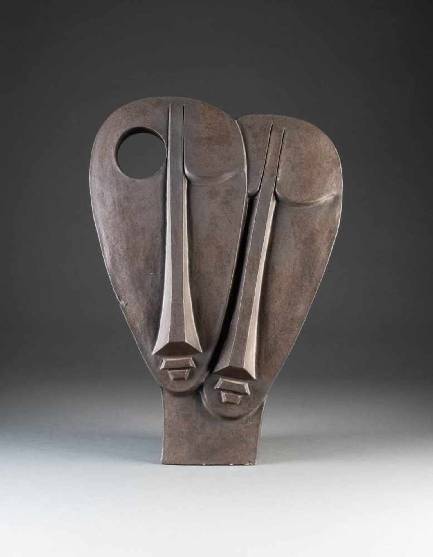 GIUSEPPE LAMERS1966 Roermond DOUBLE HEAD I Ceramic, light-coloured pot shards, darkly glazed. H.