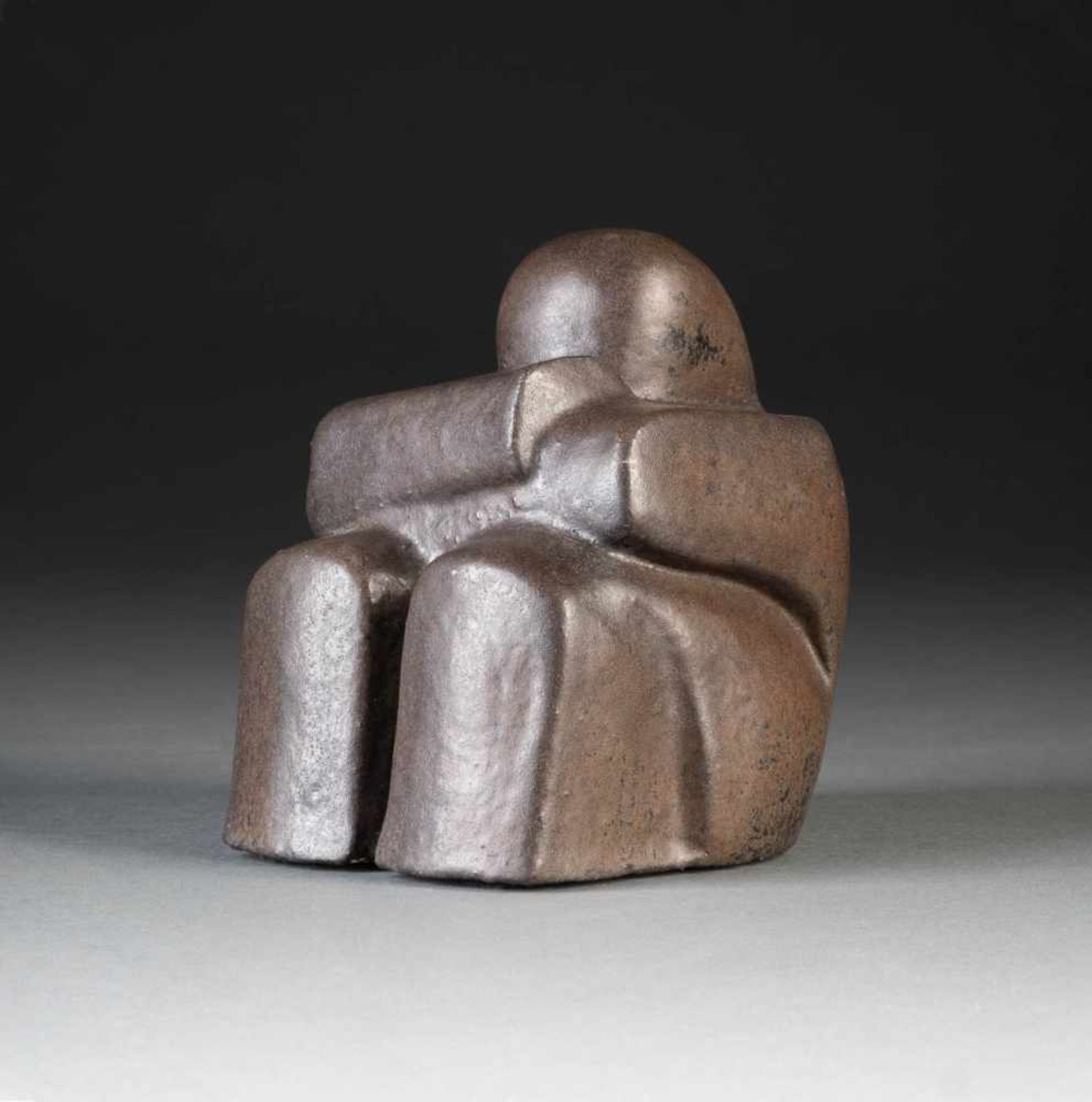 GIUSEPPE LAMERS1966 Roermond THE THINKER Ceramic, light-colored pot shards, darkly glazed. H. 12,5