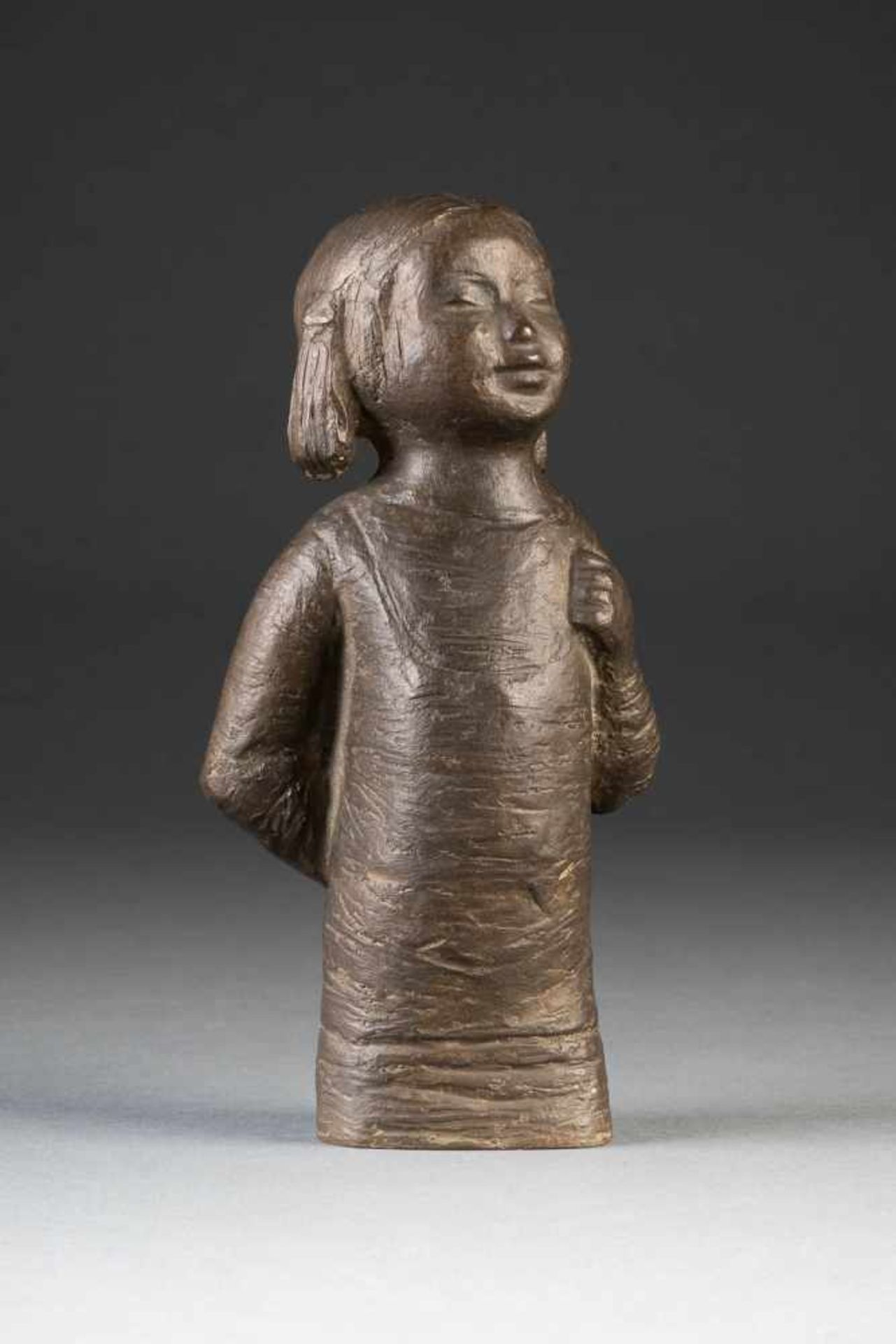 KARL KLUTH1922 Düsseldorf - 2012 ibid. SCHOOLGIRL Bronze, darkly patinized. H. 19,5 cm. Verso signed