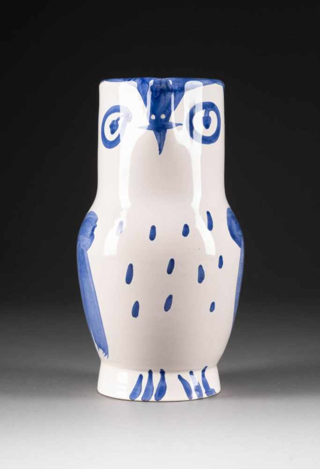 PABLO PICASSO1881 Málaga - 1973 Mougins HIBOU (1954) Ceramic, glazed in blue and white. H. 24,5