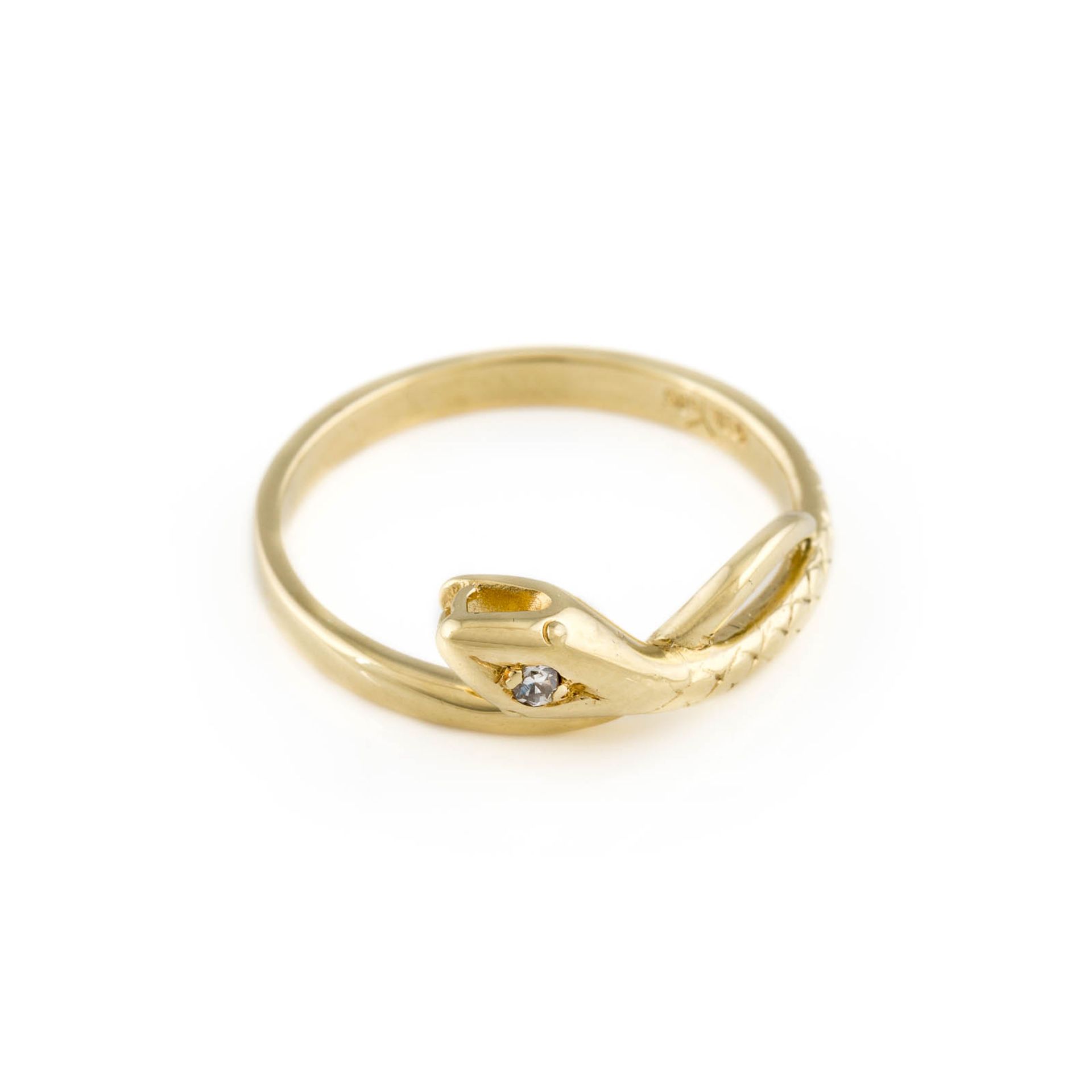 SCHLANGEN-RING MIT DIAMANT Gelbgold. Ringmaß ca. 55,5, Ges.-Gew. ca. 2,9 g. Gest. 585. Schlangenring