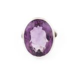 AMETHYST-RING Weißgold. Ringmaß ca. 53, Ges.-Gew. ca. 12,5 g. Gest. 750. Ein oval facettierter