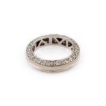 ETERNITY-RING MIT DIAMANTBESATZ Weißgold. Ringmaß ca. 55,5, Ges.-Gew. ca. 5,6 g. Gest. 750.