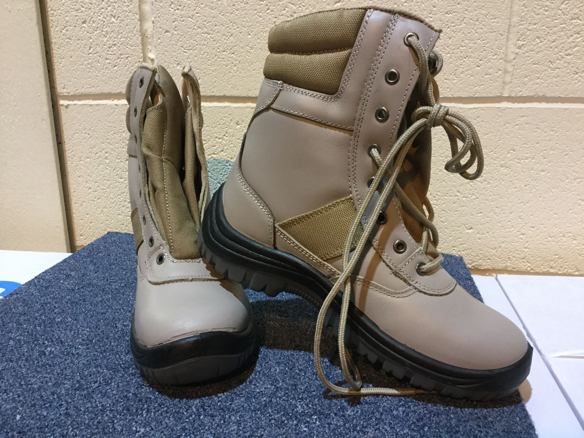 8" Steel toe anti static Workboots with punture resistant sole - Size 44