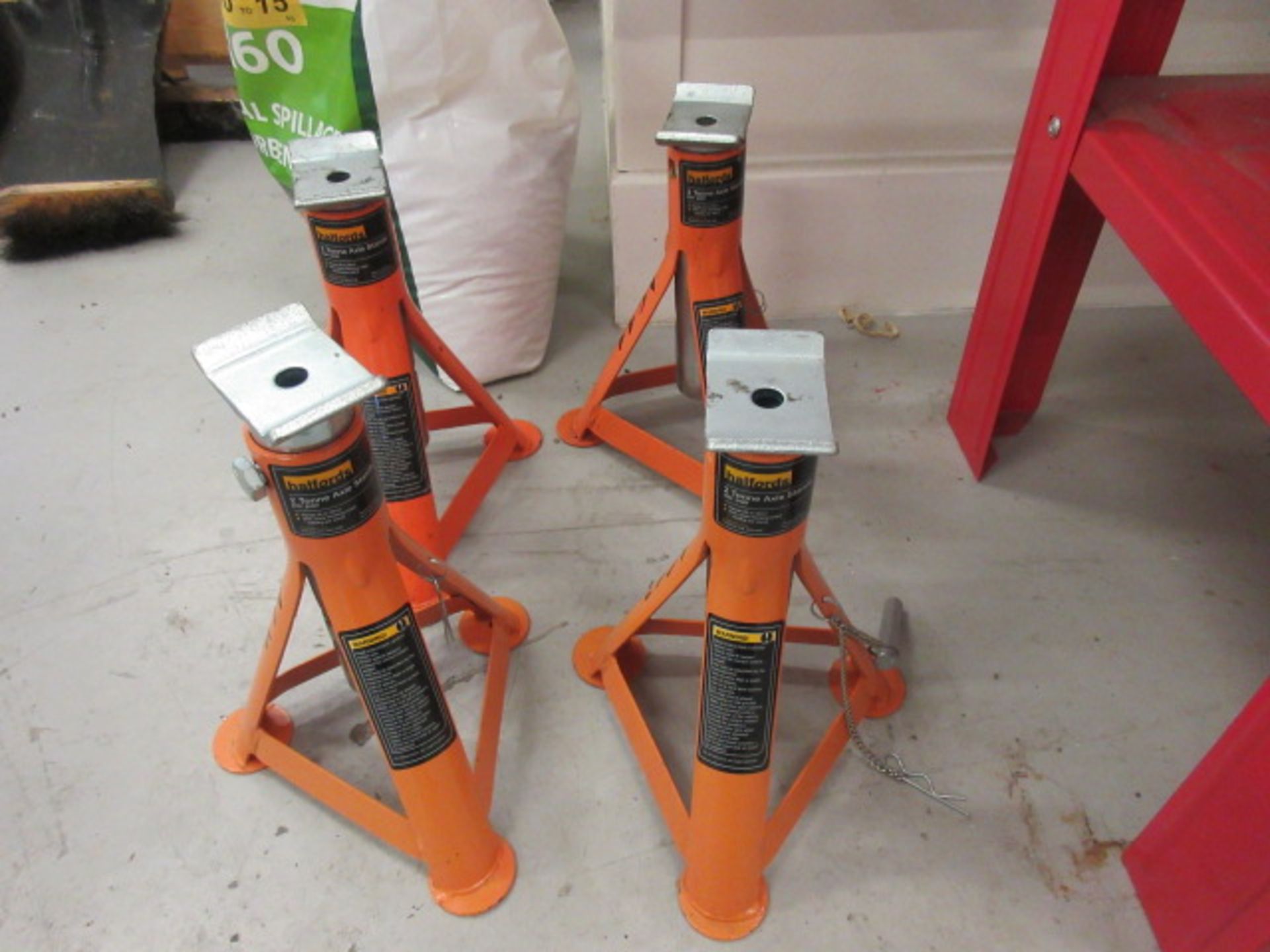 FOUR HALFORD 2TON CAPACITY AXLE STANDS