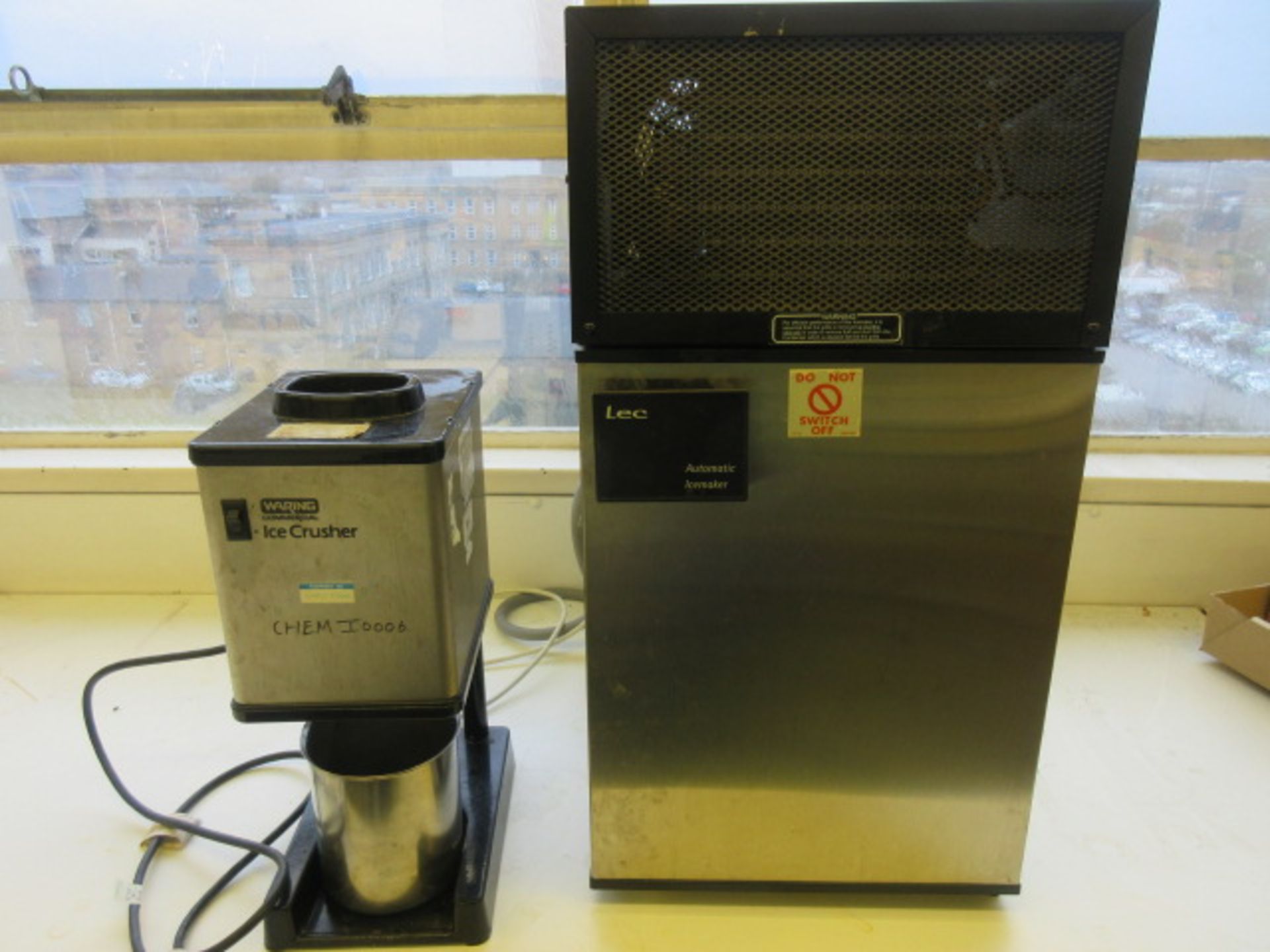 LEC BENCH TOP AUTOMATIC ICE MAKER WITH WARING ICE CRUSHER