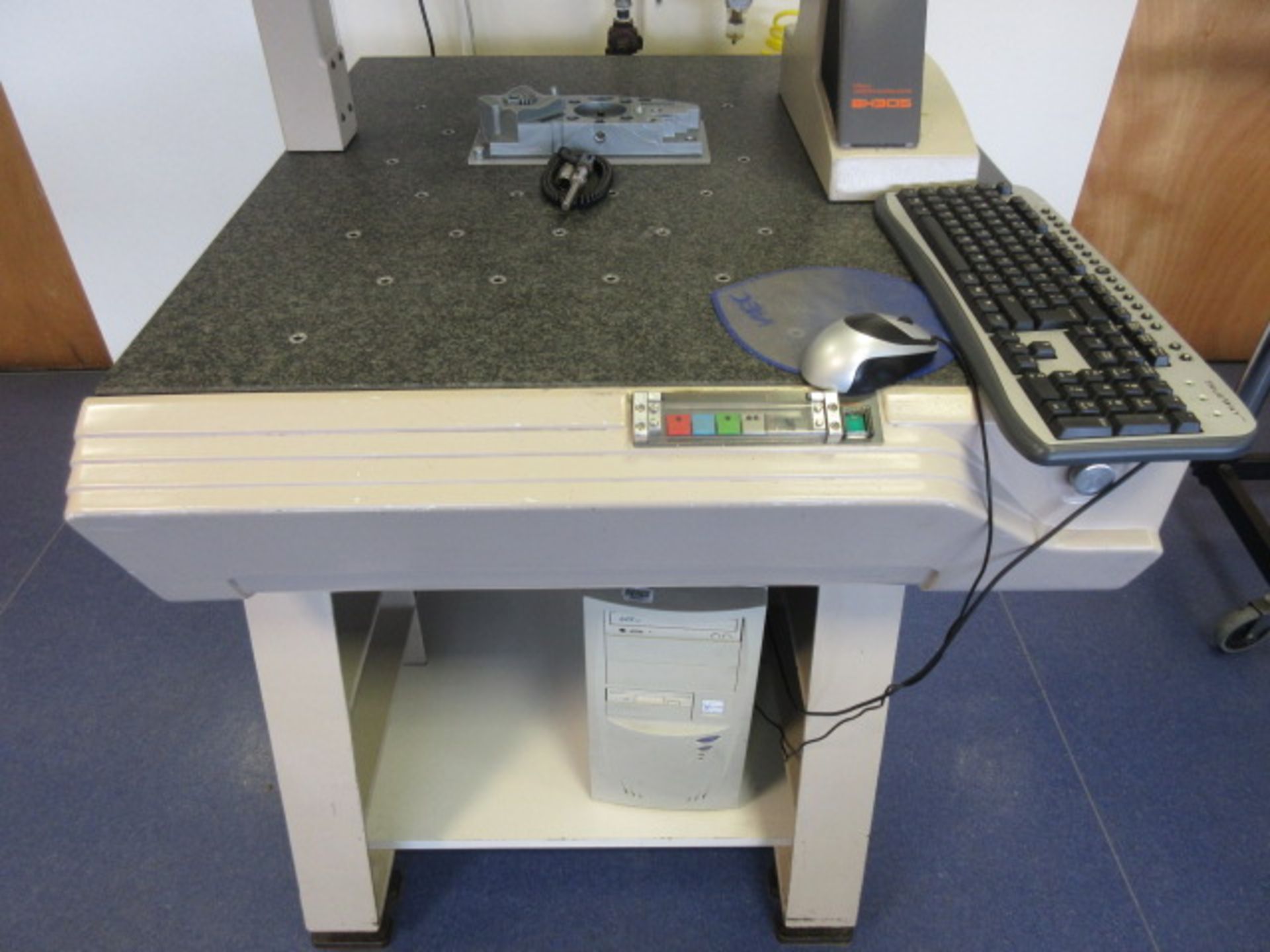 MITUTOYO BH305 CO-ORDINATE MEASURING MACHINE WITH RENISHAW MIH PROBE & COMPUTER. TABLE SIZE 930 MM X - Image 2 of 5