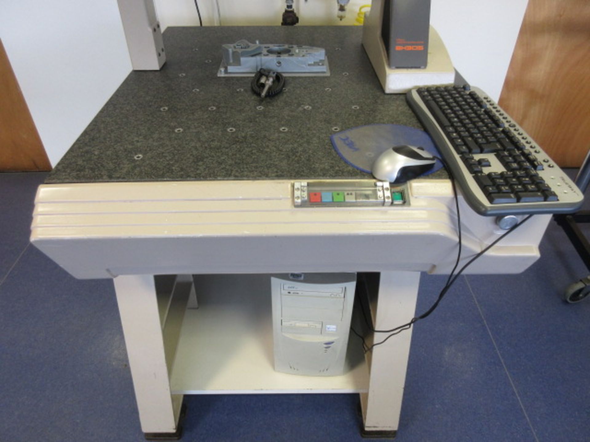 MITUTOYO BH305 CO-ORDINATE MEASURING MACHINE WITH RENISHAW MIH PROBE & COMPUTER. TABLE SIZE 930 MM X - Bild 2 aus 5