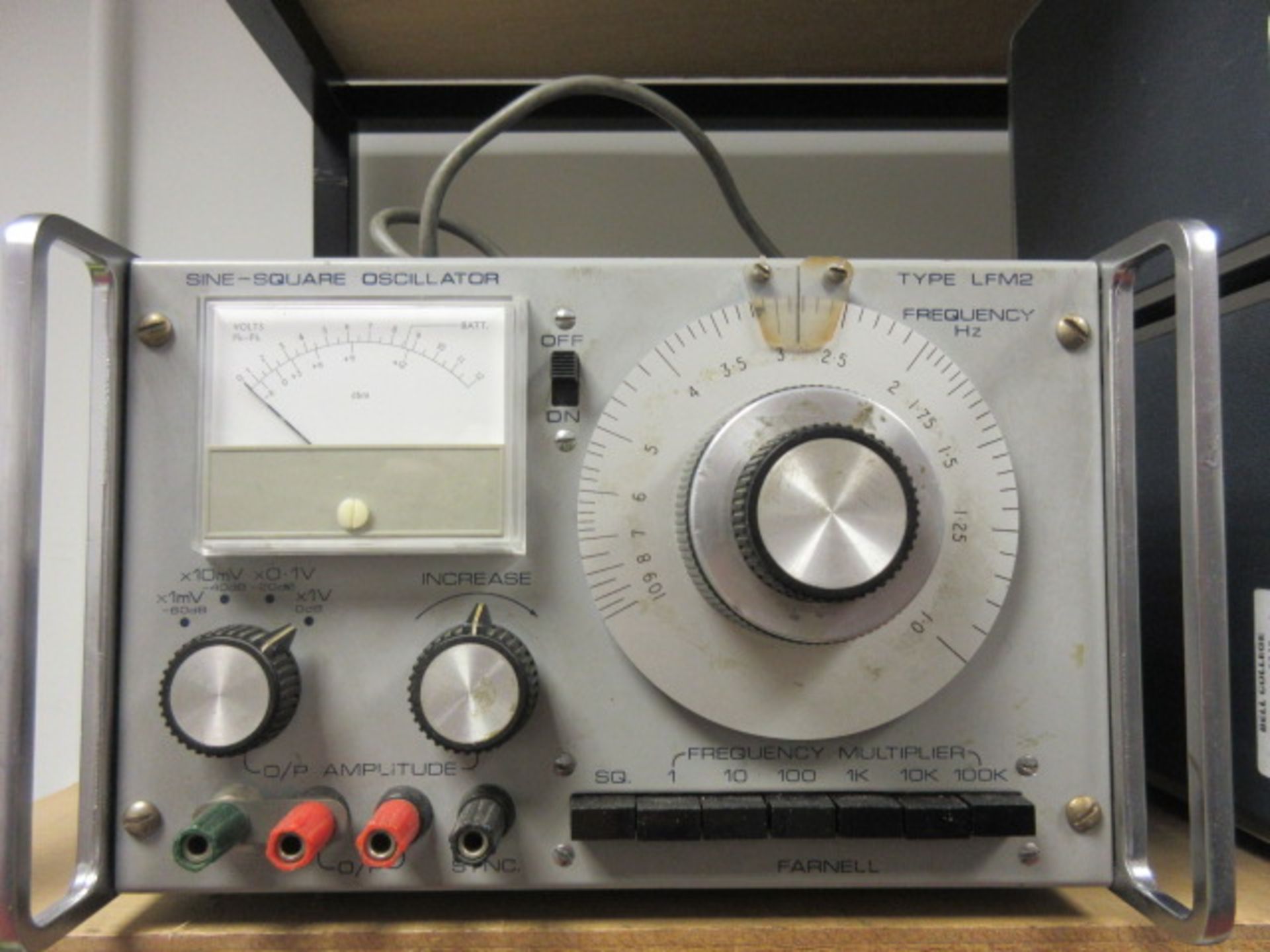 FARNELL LFM2 SINE-SQUARE OSCILLATOR