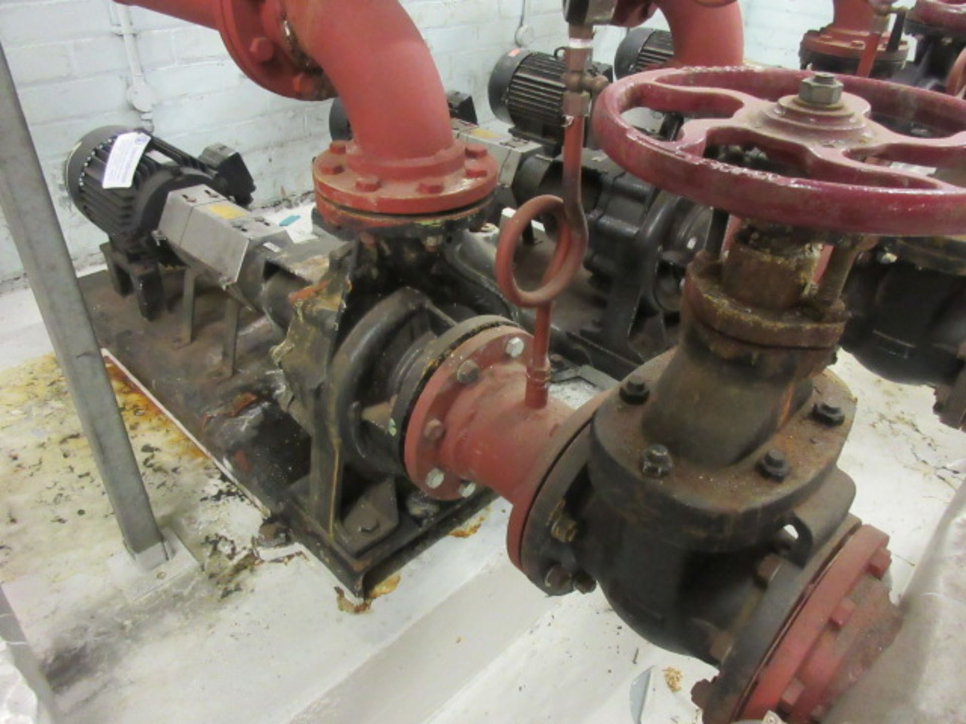 5 OFF WATER PUMPS, VALVES AND IMMEDIATE ANCILLARY PIPEWORK FOR HEATING SYSTEM - Bild 2 aus 5