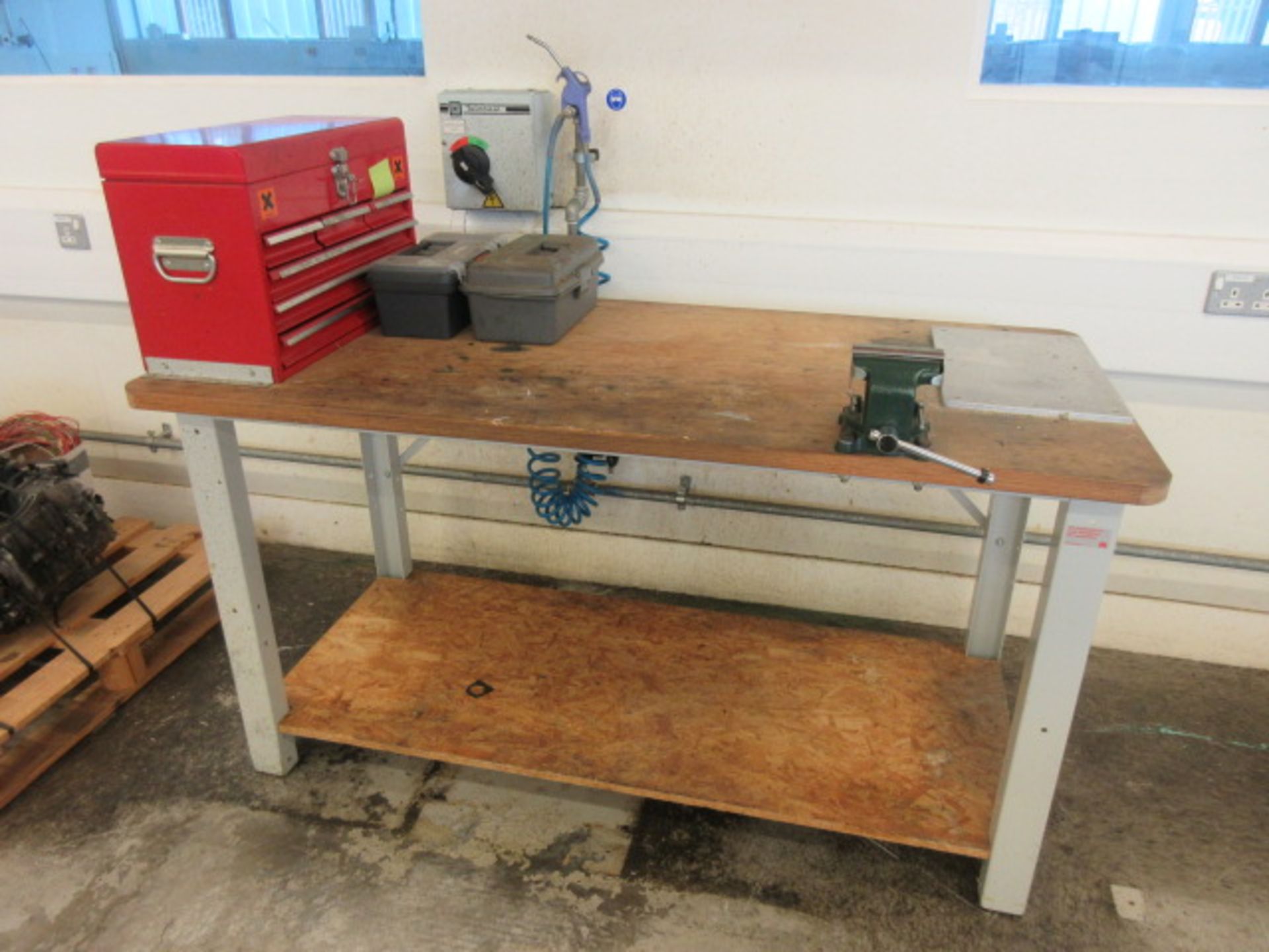 RS STEEL FRAMED WOODEN TOP BENCH WITH SWIVEL BASE 4'' ENGINEERS VICE & MULTI DRAW TOOL BOX
