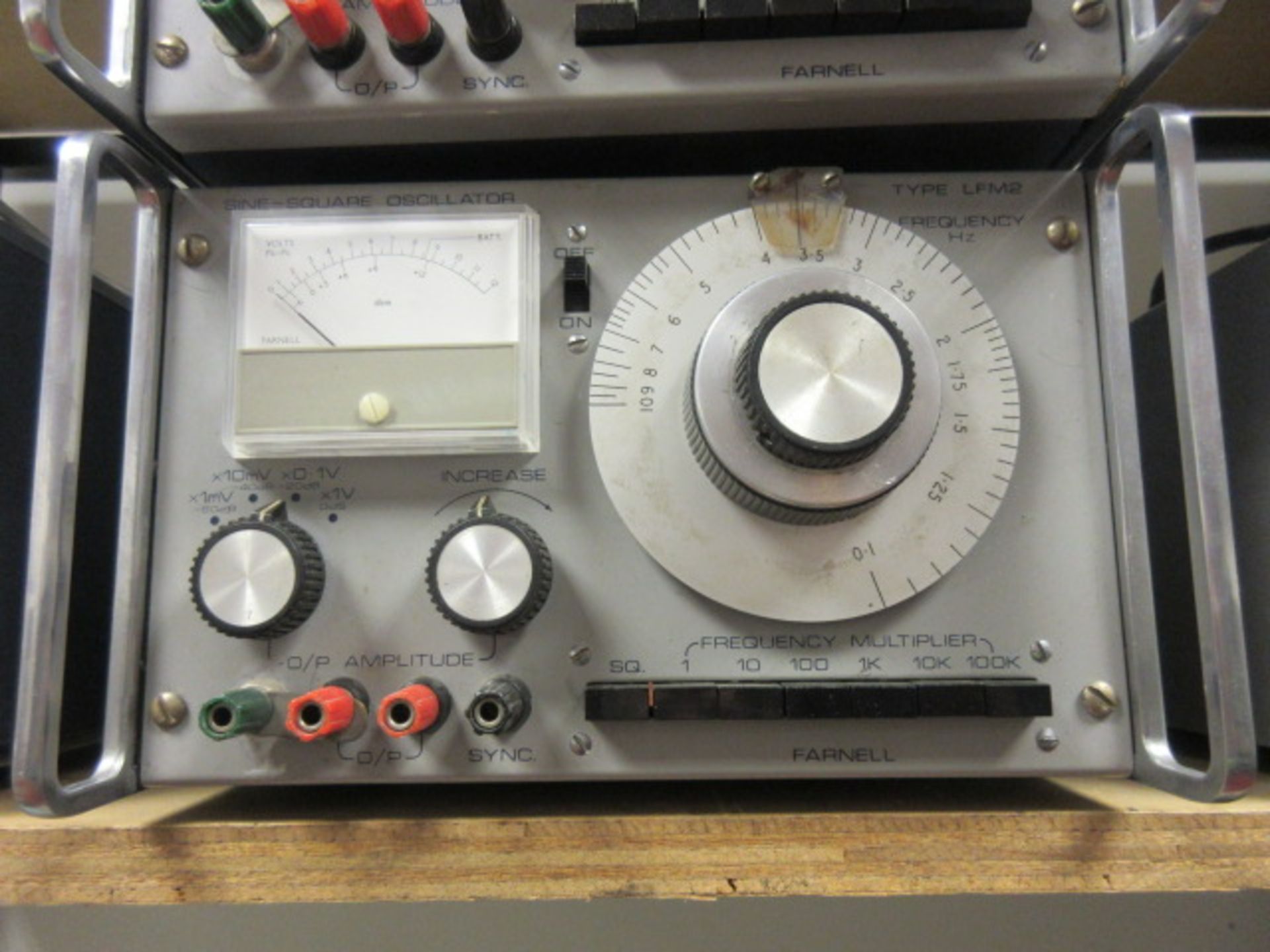 FARNELL LFM2 SINE-SQUARE OSCILLATOR