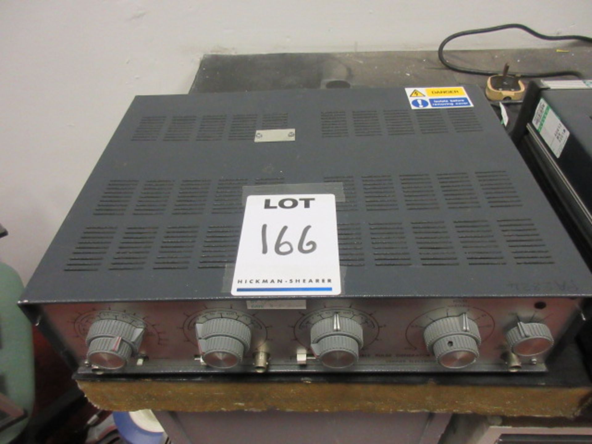 VENNER ELECTRONICS LTD TSA 628 DOUBLE PULSE GENERATOR - Image 2 of 2