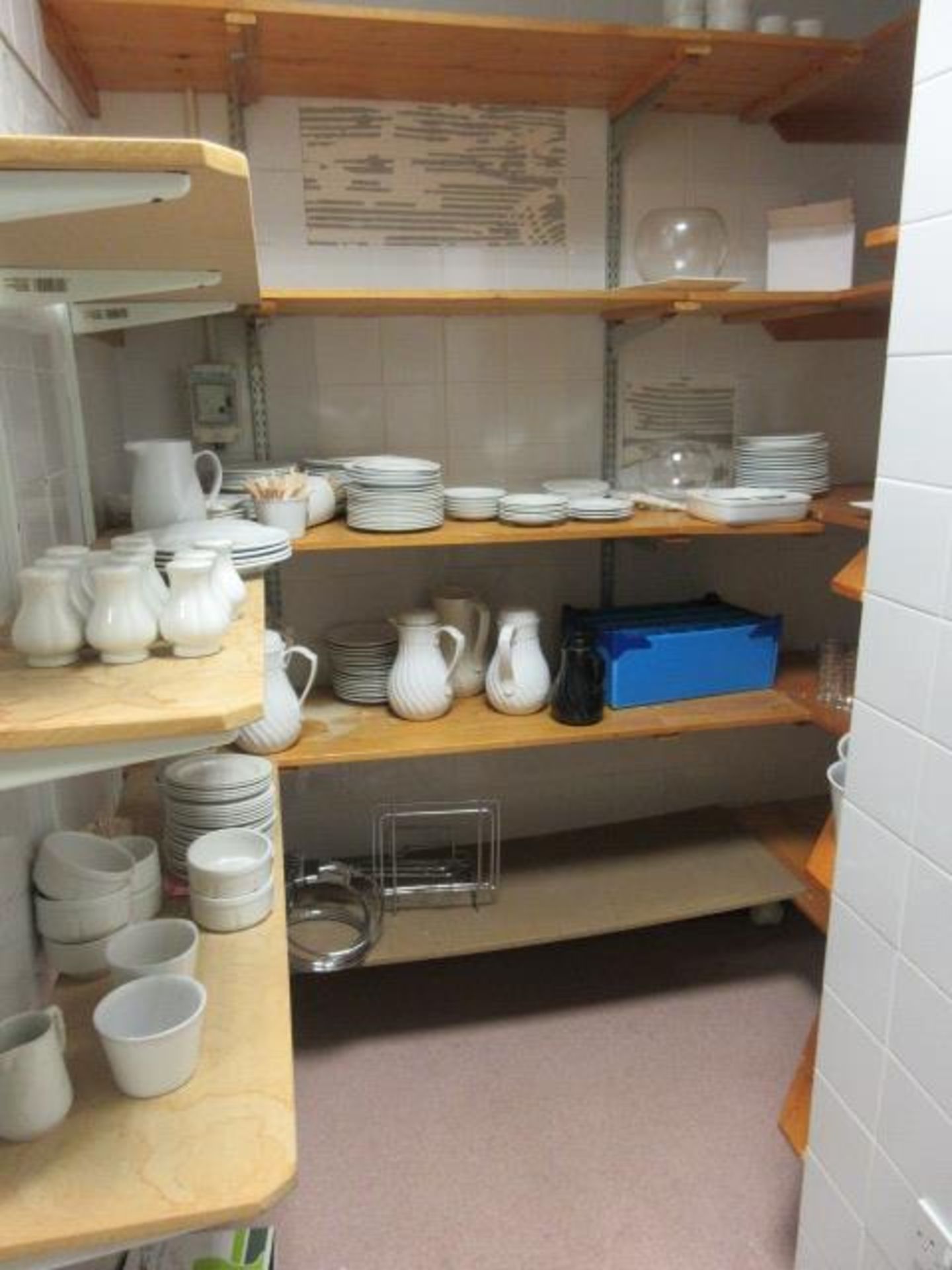 A LARGE QTY OF CROCKERY AS LOTTED INCLUDING 3 INSULATED DRINKS DISPENSERS - Image 5 of 6