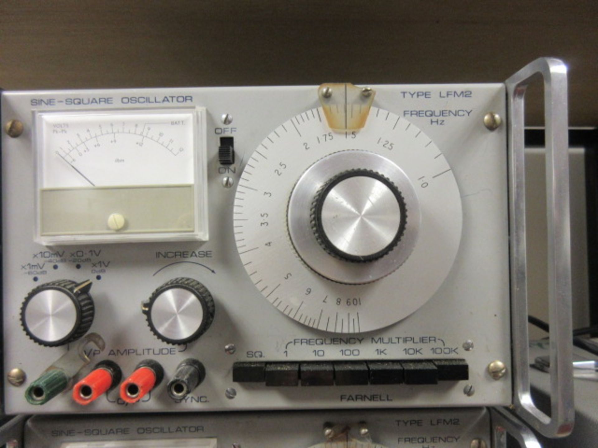 FARNELL LFM2 SINE-SQUARE OSCILLATOR