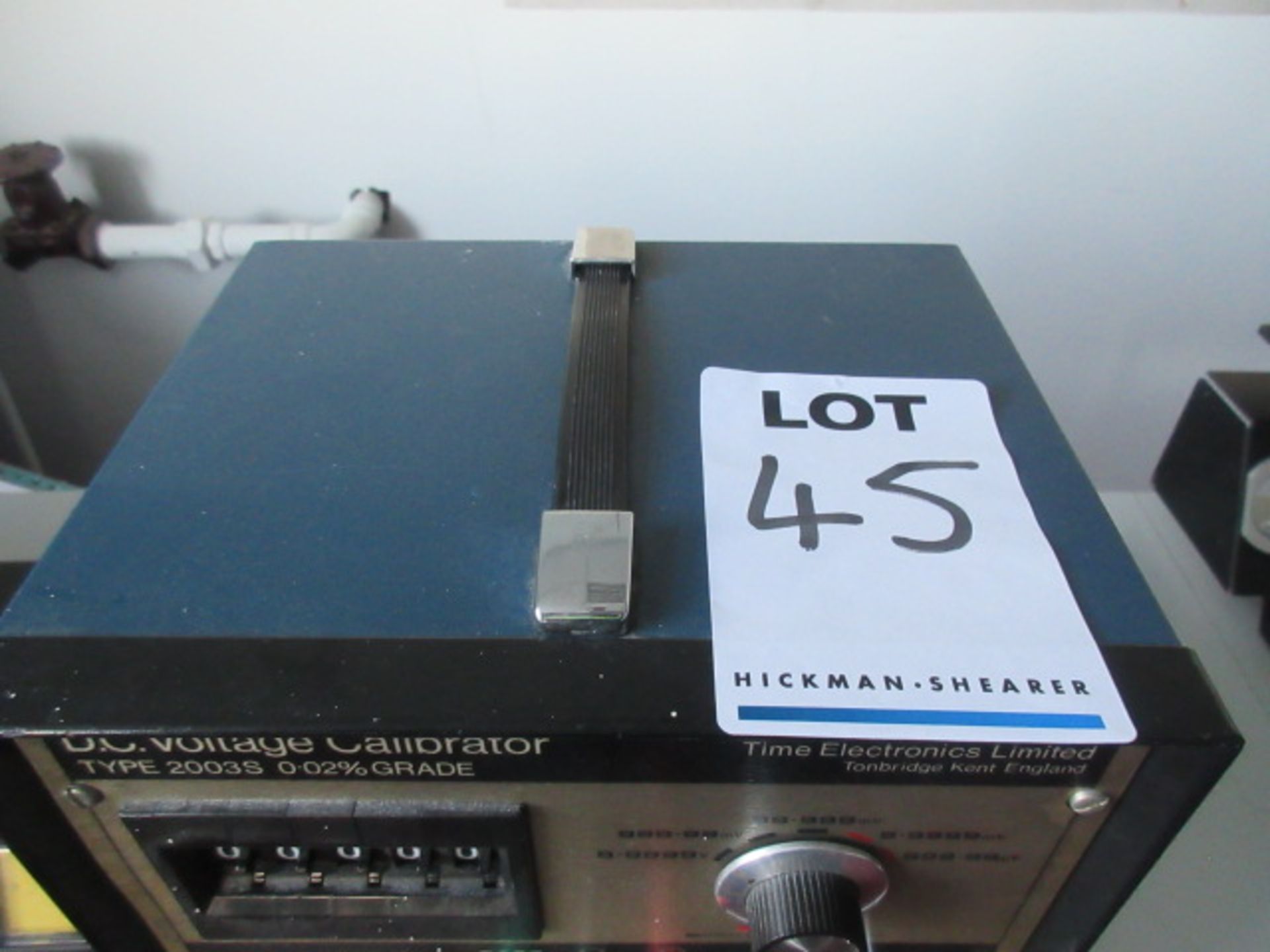 TIME ELECTRONICS LTD TYPE 2003S 0.02% GRADE DC VOLTAGE CALIBRATOR - Bild 2 aus 2