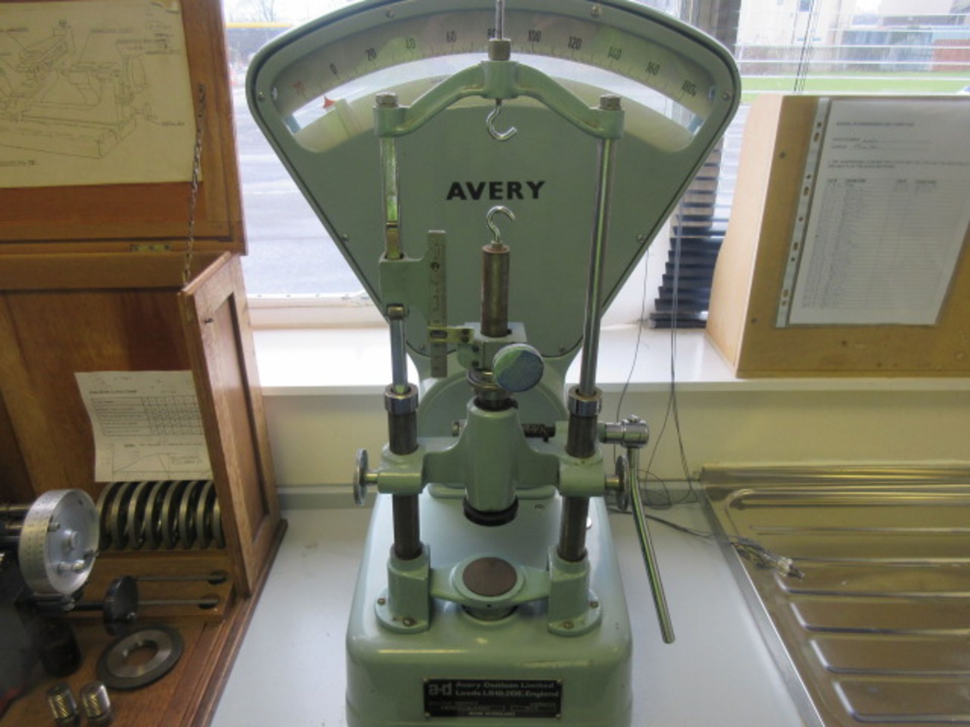 AVERY DENISON 180N CAPACITY BENCH TOP SPRING TESTER. M/C ID 6504CCC/A/P4901