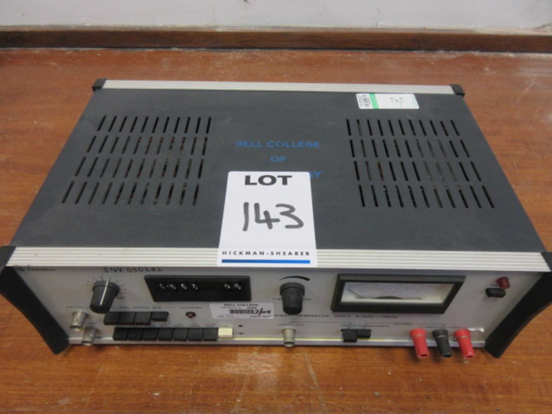 FARNELL DSG2 SIGNAL GENERATOR O.1 MHz-110KHz SN 000052 - Bild 2 aus 2