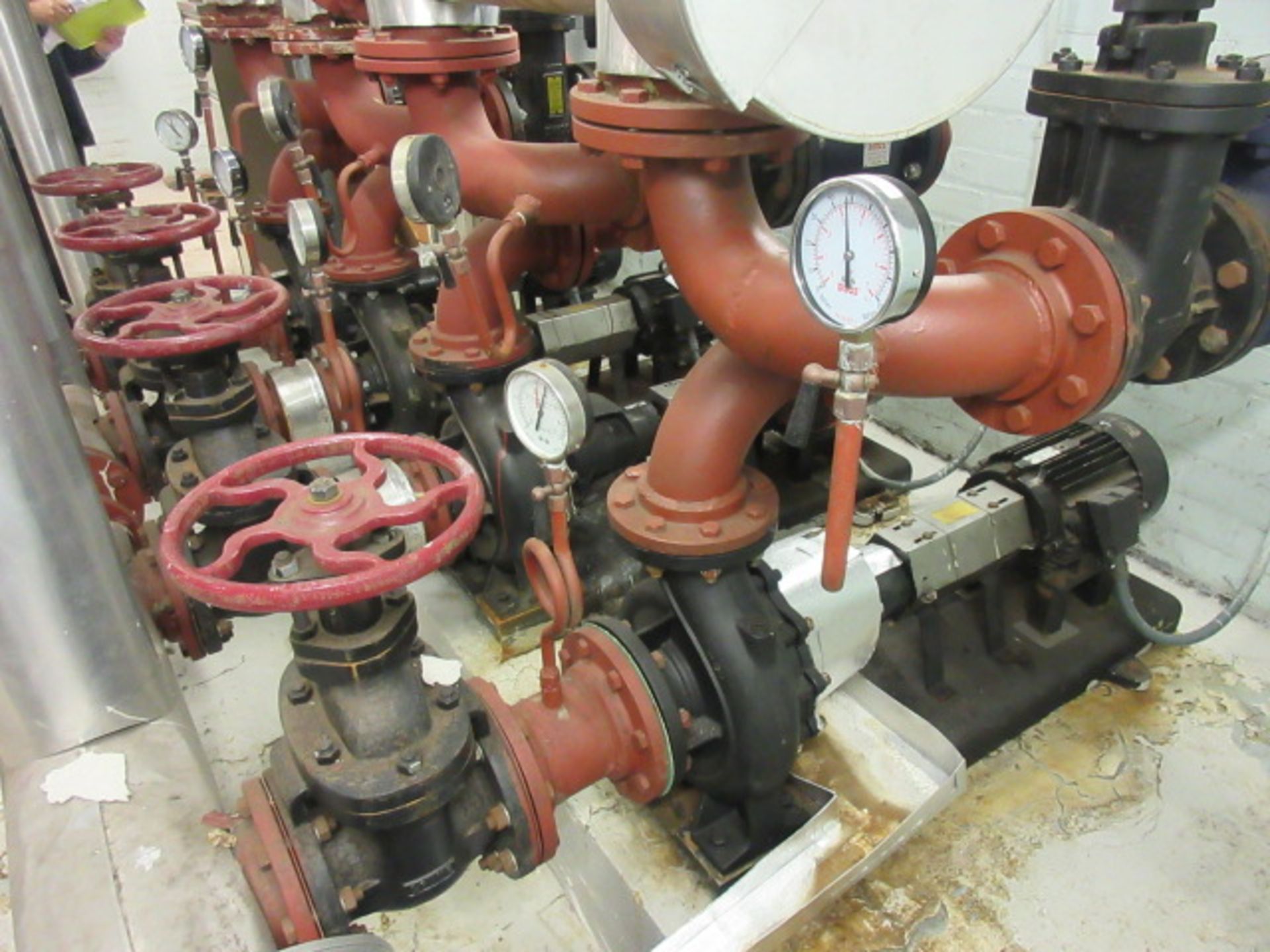 5 OFF WATER PUMPS, VALVES AND IMMEDIATE ANCILLARY PIPEWORK FOR HEATING SYSTEM - Image 4 of 5