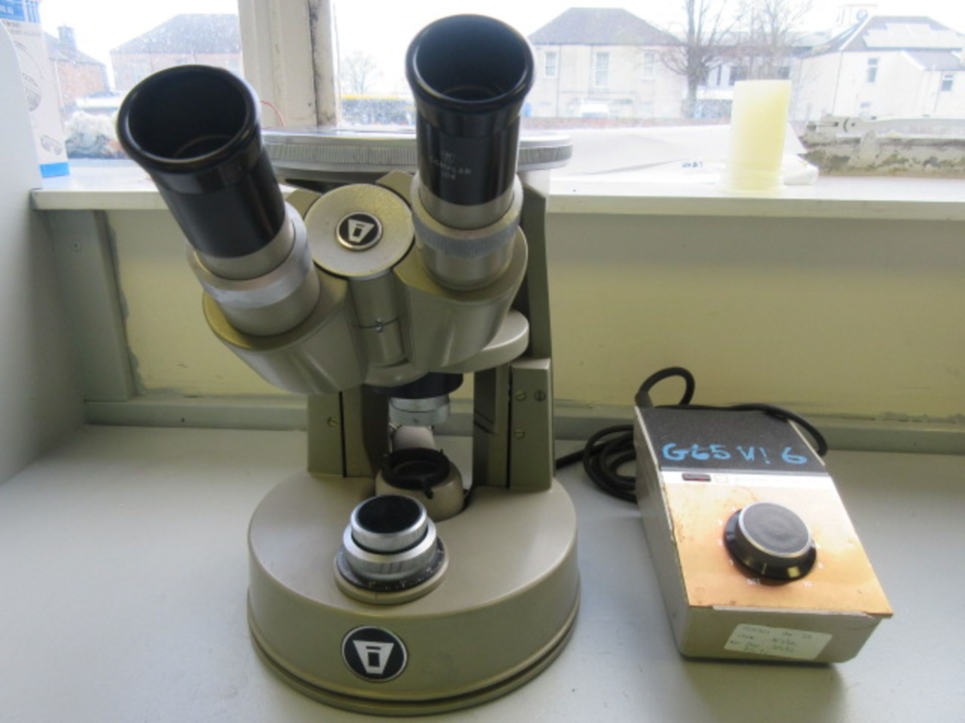 VICKERS BENCH TOP MICROSCOPE WITH LIGHT SOURCE. SN 290490