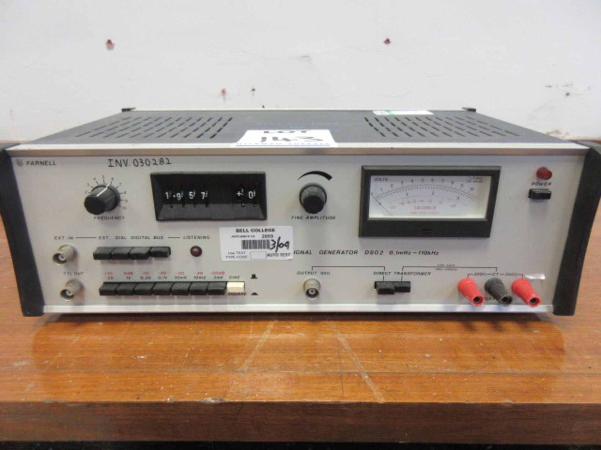 FARNELL DSG2 SIGNAL GENERATOR O.1 MHz-110KHz SN 000052