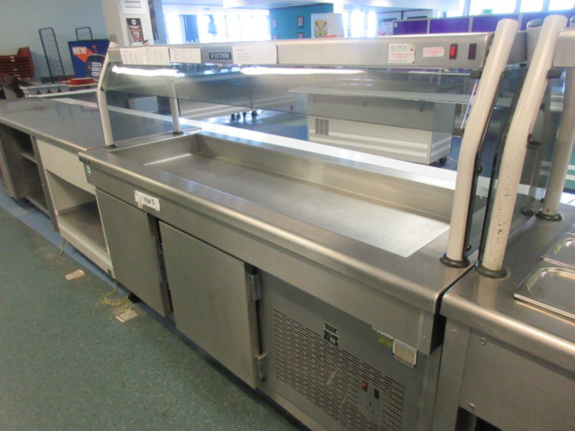 VICTOR 7 UNIT BAIN MARIE WITH TRAY SHELF. FOUR STORAGE UNITS, REFRIGERATED UNIT, HEATED 7 POT - Image 5 of 6