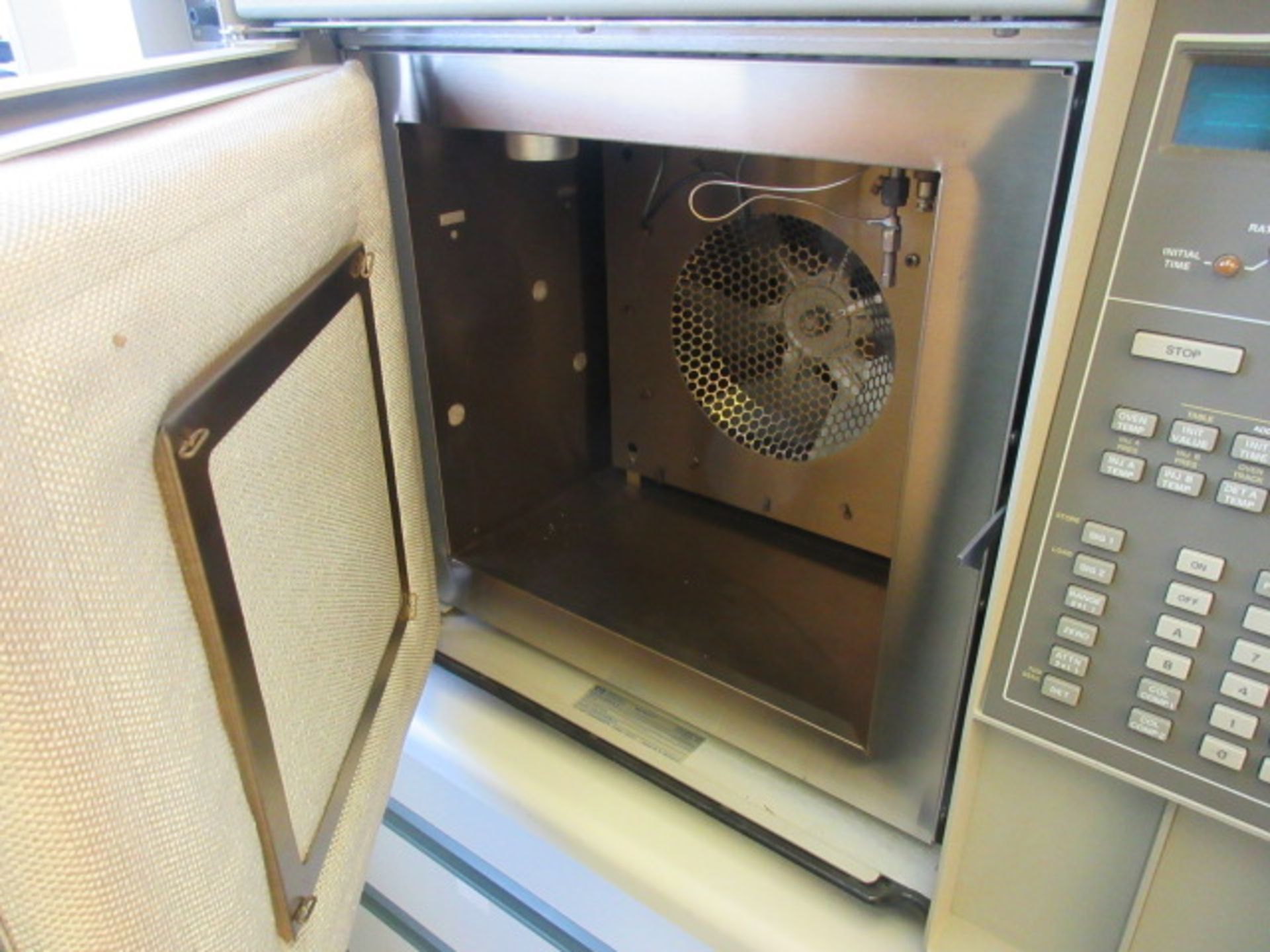 HEWLETT PACKED 5890 SERIESS II GAS CHROMATOGRAPH - Image 3 of 4