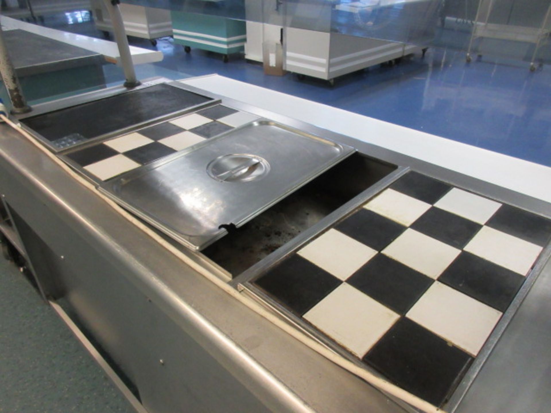 VICTOR 7 UNIT BAIN MARIE WITH TRAY SHELF. FOUR STORAGE UNITS, REFRIGERATED UNIT, HEATED 7 POT - Image 3 of 6