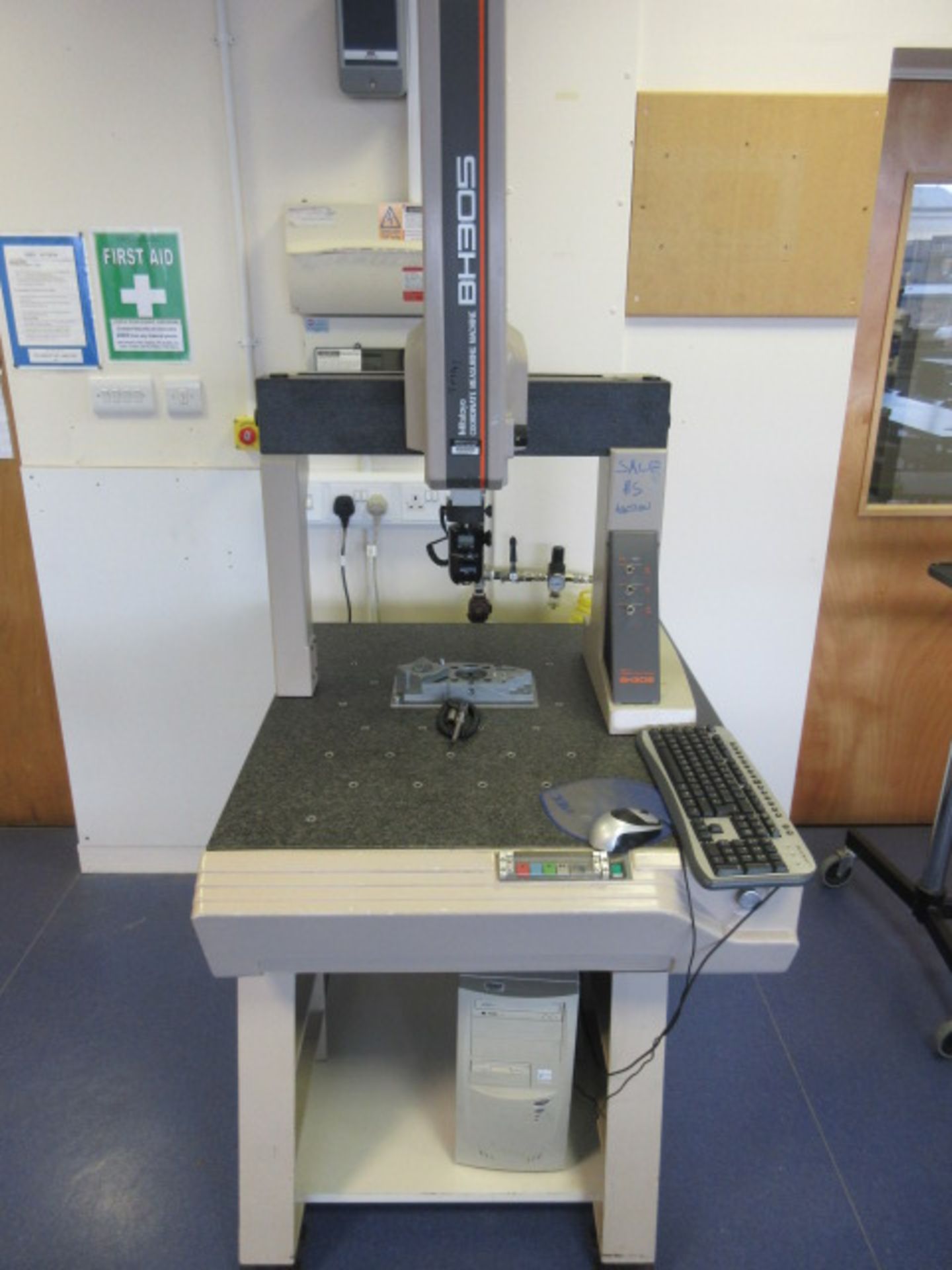 MITUTOYO BH305 CO-ORDINATE MEASURING MACHINE WITH RENISHAW MIH PROBE & COMPUTER. TABLE SIZE 930 MM X