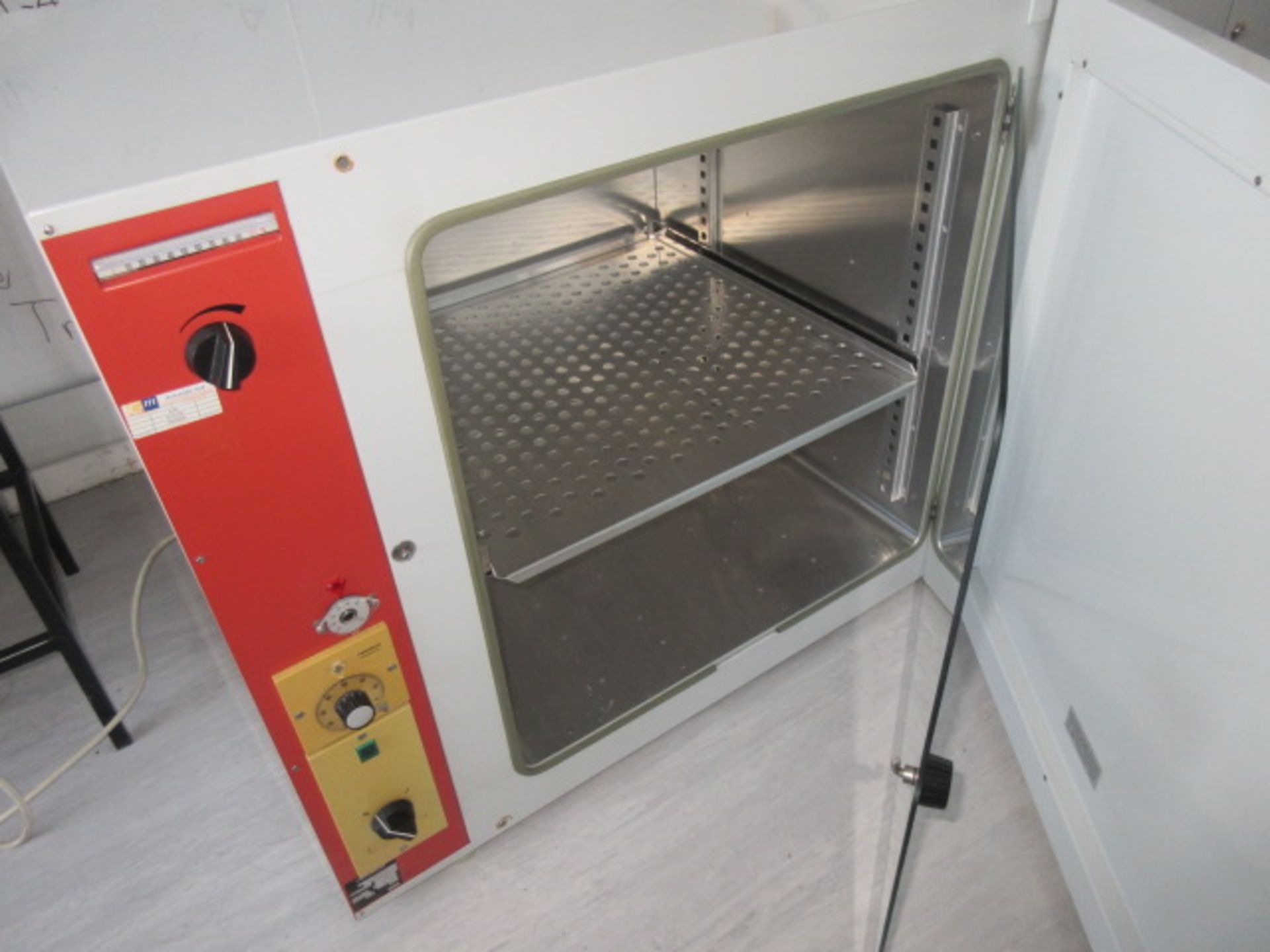 HERAEUS B5060E LABORATORY OVEN 70 DEGREE CELCIUS, 0.81 KW, 50 Hz 580 mm WIDE X 600mm HIGH X 580 mm - Image 2 of 3