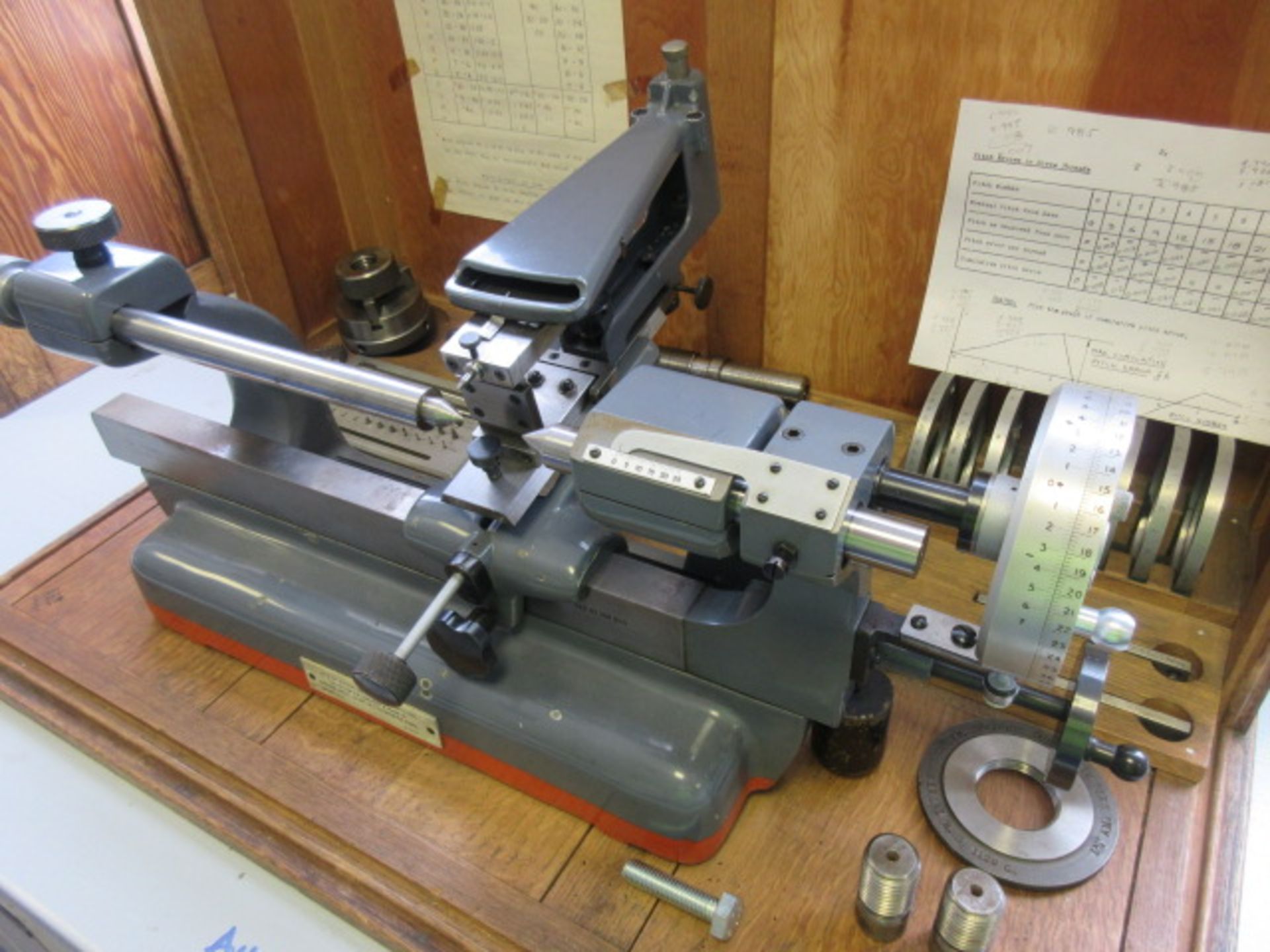 SIGMA 6'' x 9'' PITCH MEASURING MACHINE IN WOODEN CASE. S/N MN2115 (1950) - Image 2 of 3