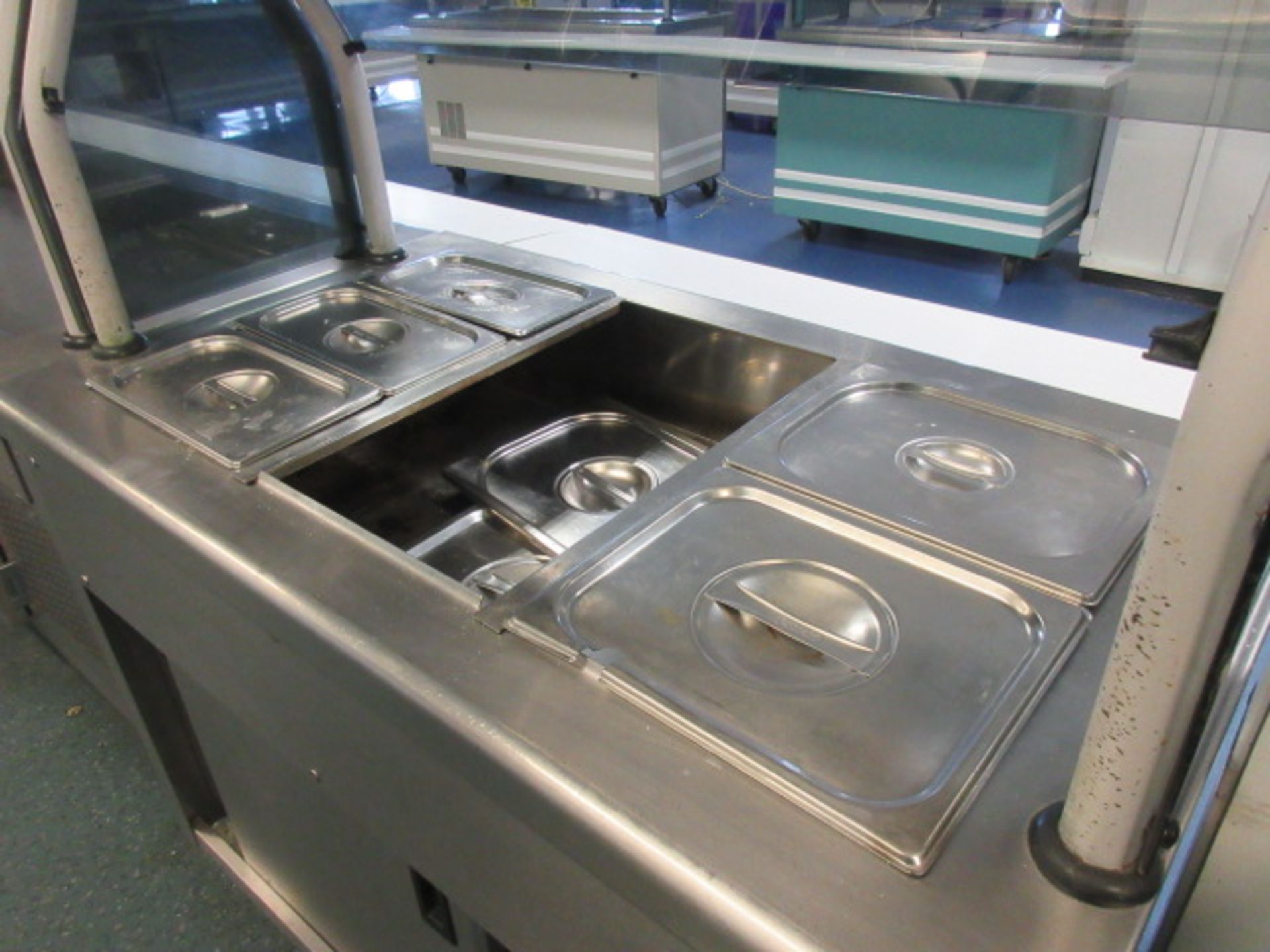 VICTOR 7 UNIT BAIN MARIE WITH TRAY SHELF. FOUR STORAGE UNITS, REFRIGERATED UNIT, HEATED 7 POT - Image 4 of 6