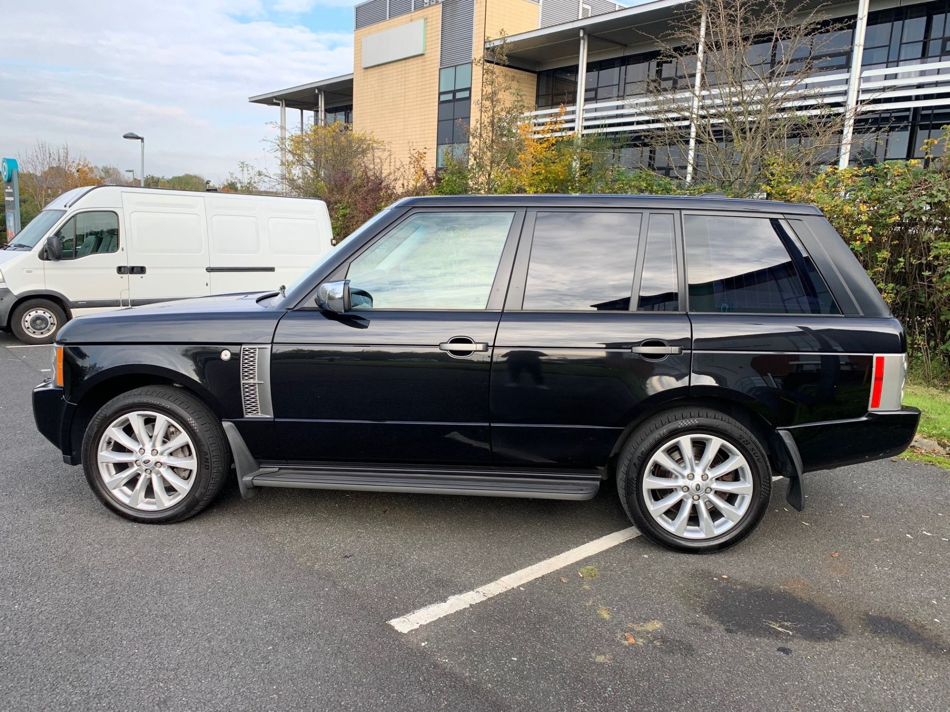 Range Rover Vogue TD V8 Automatic 3.6L Diesel 09 Reg - Beautiful Cream Leather Interior, Sat Nav etc - Image 8 of 23