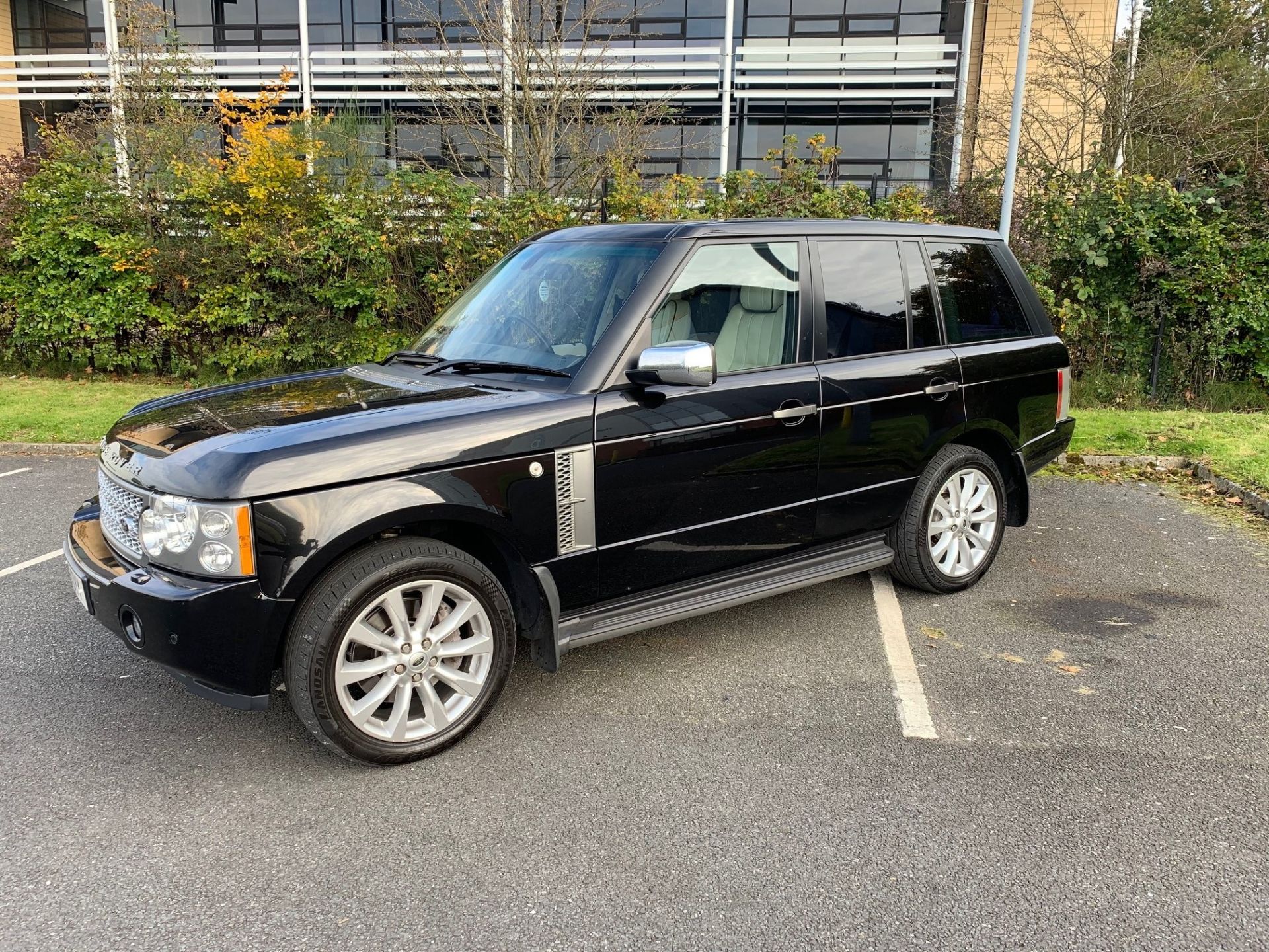 Range Rover Vogue TD V8 Automatic 3.6L Diesel 09 Reg - Beautiful Cream Leather Interior, Sat Nav etc - Image 2 of 23