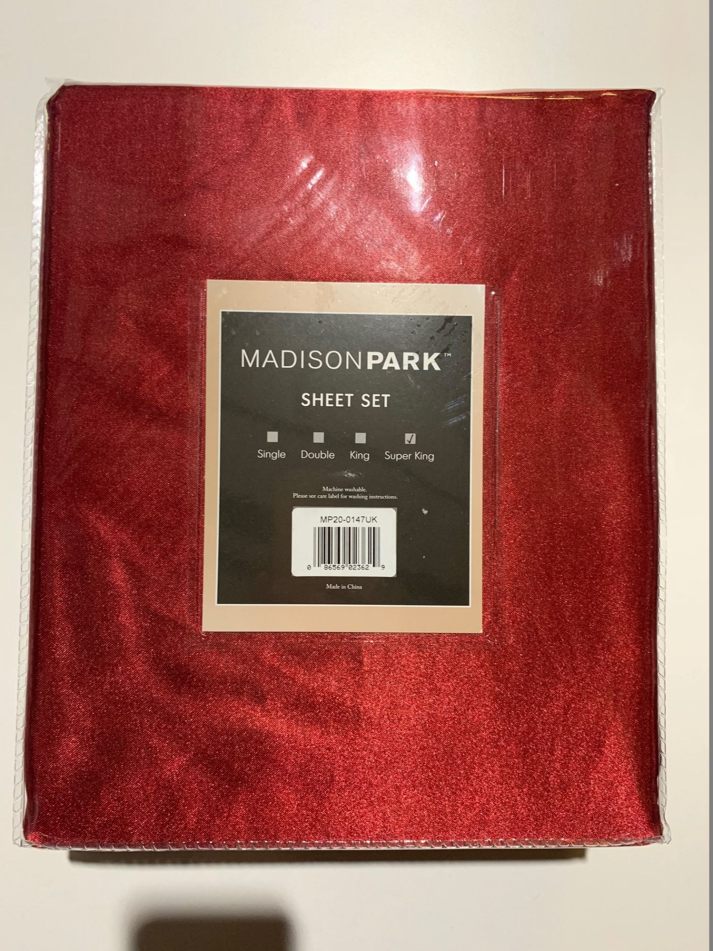 1 x Madison Park Super King Sheet Set Red - Includes Fitted Sheet, Flat Sheet and Pillowcases -