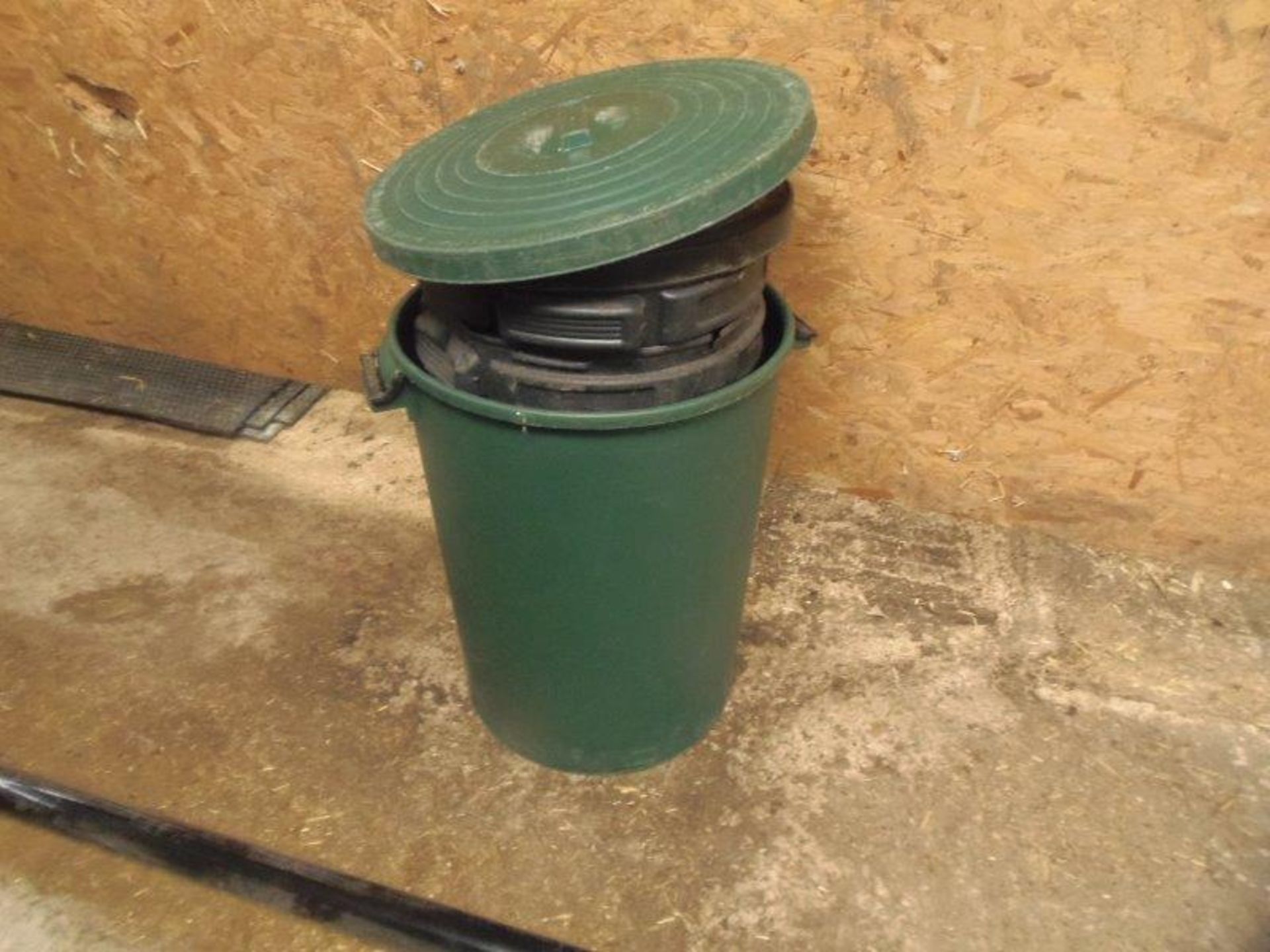 Quantity of dust bins